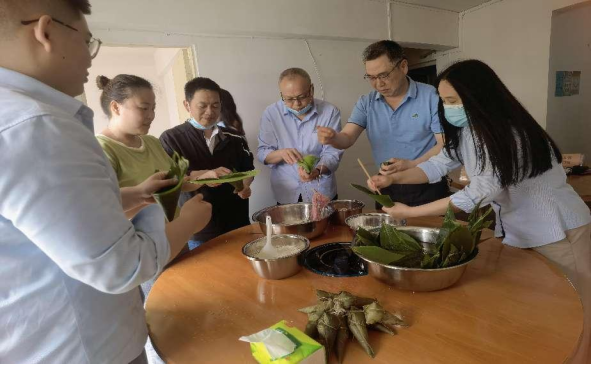 龙腾端午粽叶飘香 机电工会爱暖人心